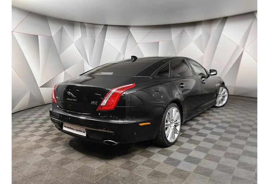 Jaguar XJ 3.0 AT AWD LWB (340 л.с.) Luxury Черный в АВИЛОН. Слайд №2