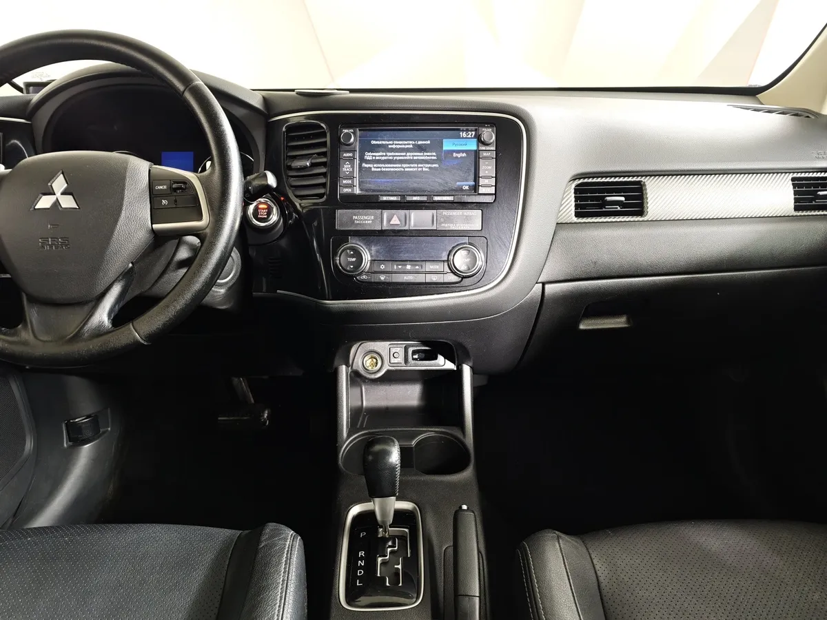 Mitsubishi Outlander 2.4 MIVEC CVT 4WD (167 л.с.) Ultimate Plus Серебристый в АВИЛОН. Слайд №15