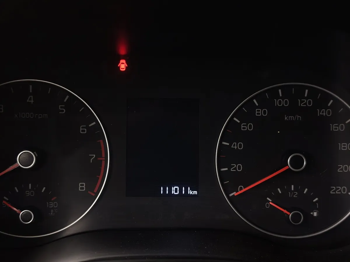 Kia Rio 1.6 AT (123 л.с.) Luxe Белый в АВИЛОН. Слайд №17