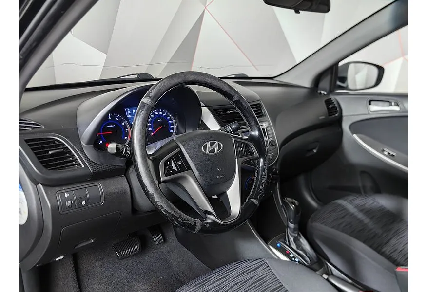 Hyundai Solaris 1.6 AT (123 л.с.) Comfort + Advanced + Winter Черный в АВИЛОН. Слайд №17