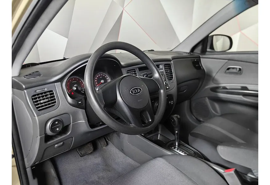 Kia Rio 1.4 AT (97 л.с.) Classic Бежевый в АВИЛОН. Слайд №15