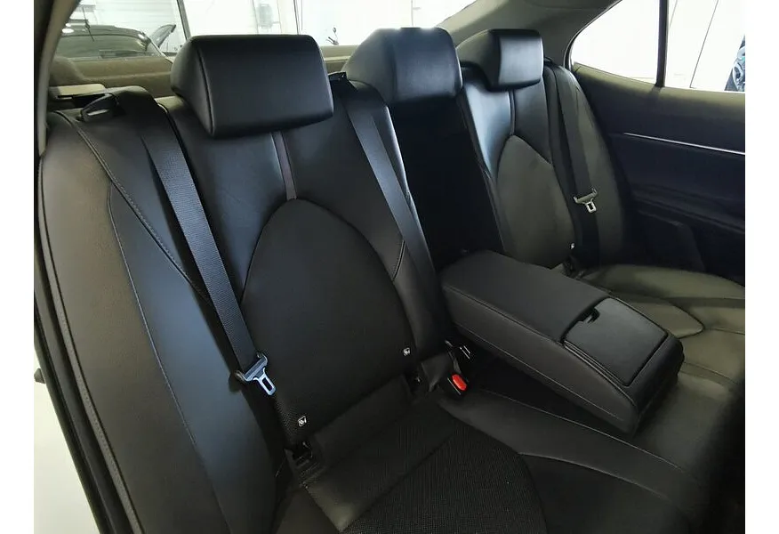 Toyota Camry 2.5 AT (200 л.с.) Белый в АВИЛОН. Слайд №16