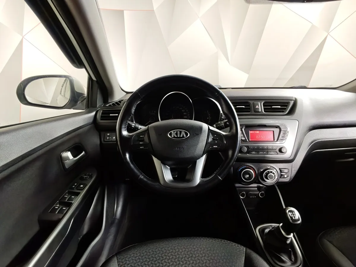 Kia Rio 1.6 MT (123 л.с.) Luxe Белый в АВИЛОН. Слайд №19