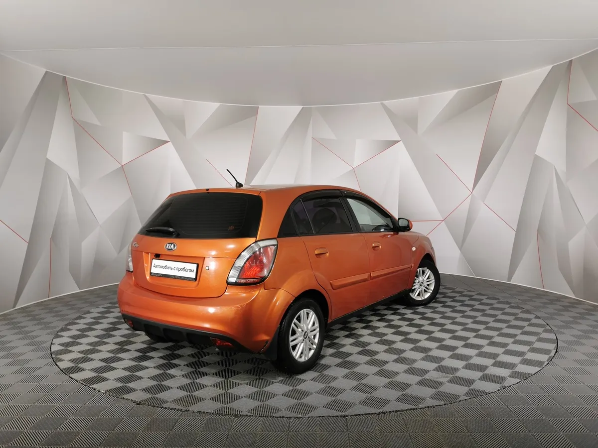 Kia Rio 1.4 MT (97 л.с.) Оранжевый в АВИЛОН. Слайд №2