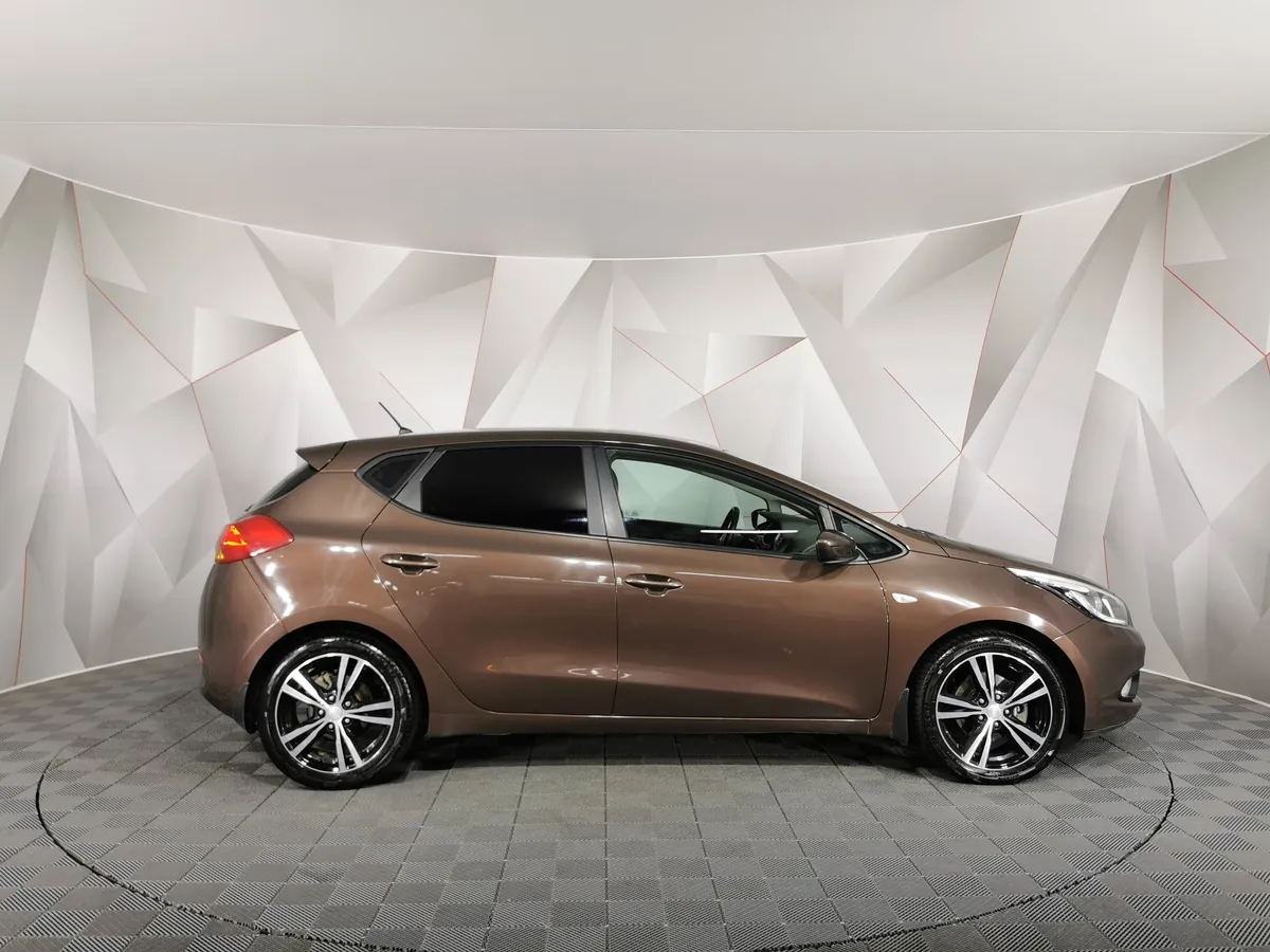 Kia Ceed 1.6 MT (130 л.с.) Classic Коричневый в АВИЛОН. Слайд №6