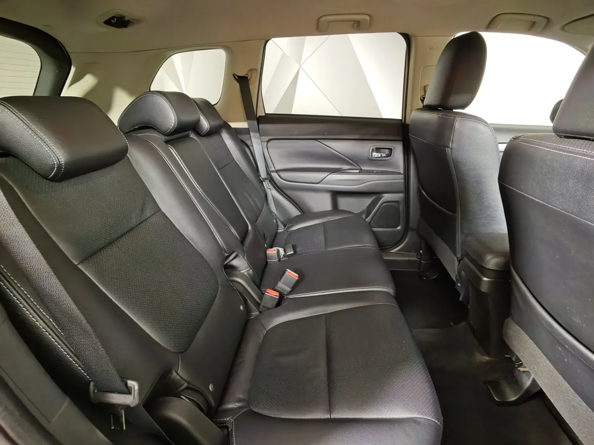 Mitsubishi Outlander 2.0 CVT 4WD (146 л.с.) Instyle E29 Белый в АВИЛОН. Слайд №16