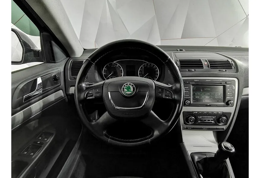 Skoda Octavia 1.8 TSI MT (152 л.с.) Ambition (CKD) Черный в АВИЛОН. Слайд №20