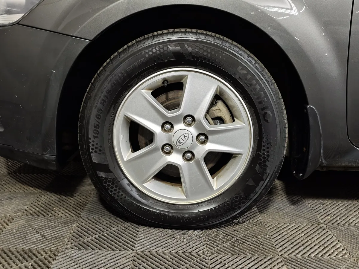 Kia Ceed 1.6 AT (130 л.с.) Серебристый в АВИЛОН. Слайд №9