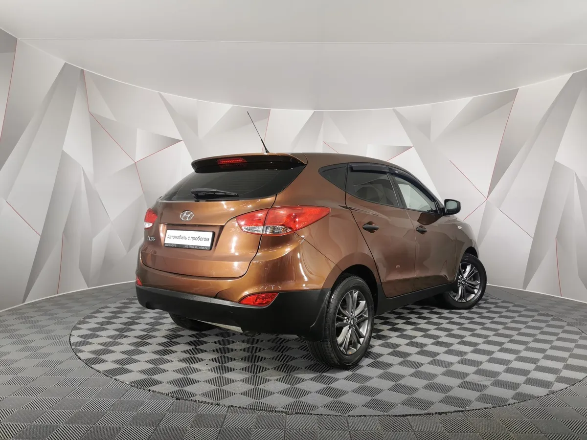 Hyundai ix35 2.0 AT (150 л.с.) Коричневый в АВИЛОН. Слайд №2