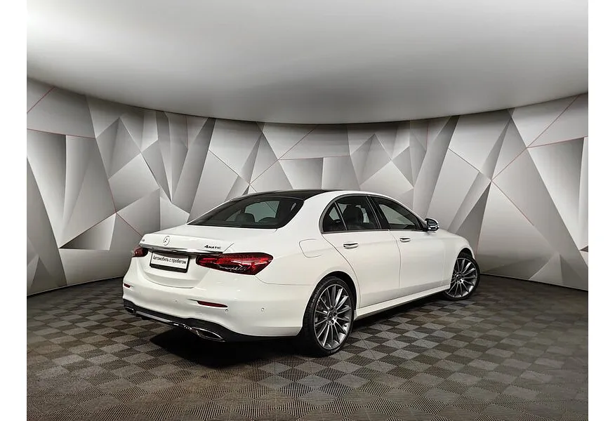 Mercedes-Benz E-Класс E 350 4MATIC 9G-TRONIC (299 л.с.) Белый в АВИЛОН. Слайд №2