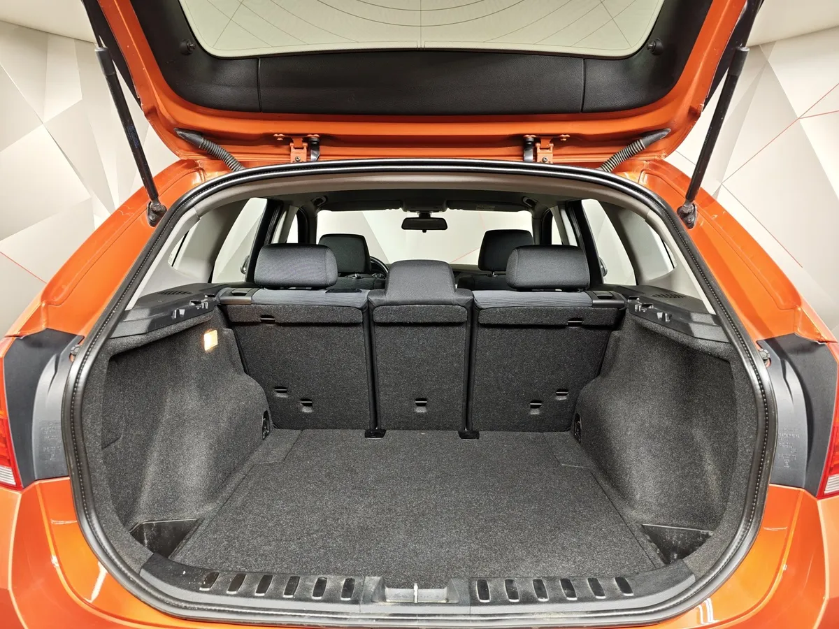 BMW X1 sDrive18i AT (150 л.с.) Базовая. Локальная сборка Оранжевый в АВИЛОН. Слайд №9