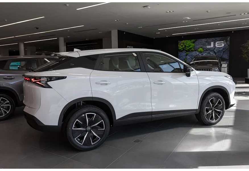 Omoda C5 1.5T DCT FWD (147 л.с.) Драйв Белый в АВИЛОН. Слайд №2