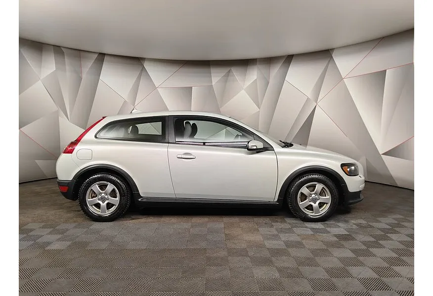 Volvo C30 1.6 MT (100 л.с.) Серый в АВИЛОН. Слайд №6 Volvo C30 1.6 MT (100 л.с.) Серый в АВИЛОН. Слайд №6