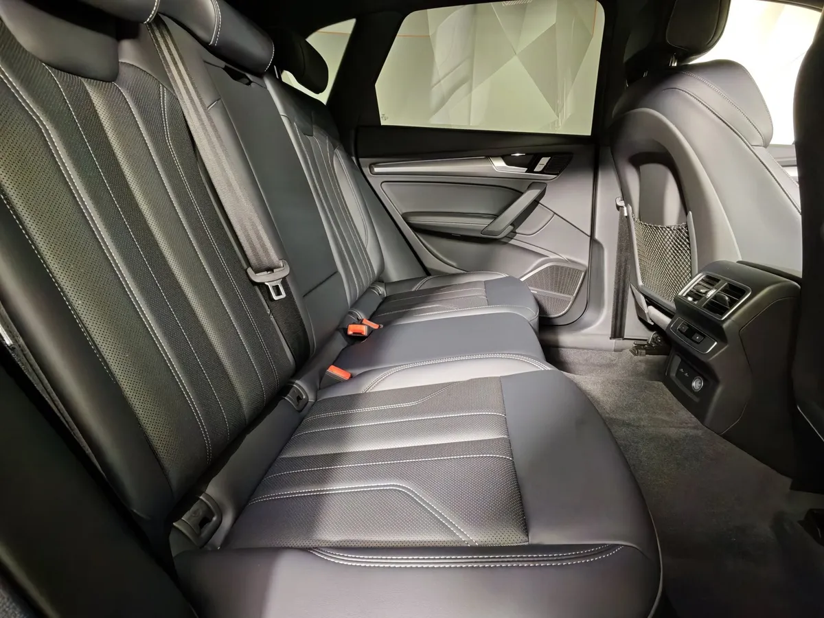 Audi Q5 L 2.0 TFSI S tronic quattro (245 л.с.) Luxury Dynamic Серый в АВИЛОН. Слайд №16