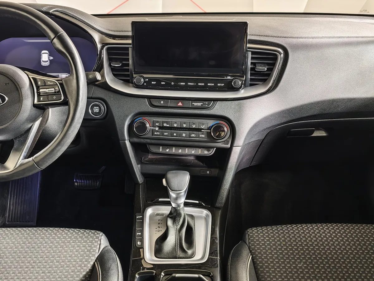 Kia Ceed 1.4 T-GDI AMT (140 л.с.) Comfort Черный в АВИЛОН. Слайд №15