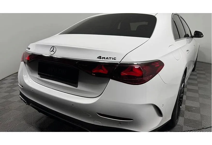 Mercedes-Benz E-Класс E 300 4MATIC (258 л.с.) Белый в АВИЛОН. Слайд №6