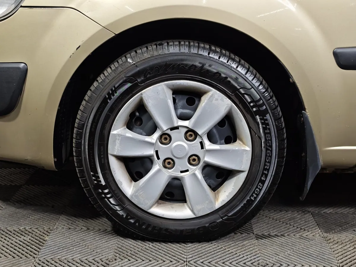 Kia Rio 1.4 MT (97 л.с.) Бежевый в АВИЛОН. Слайд №9