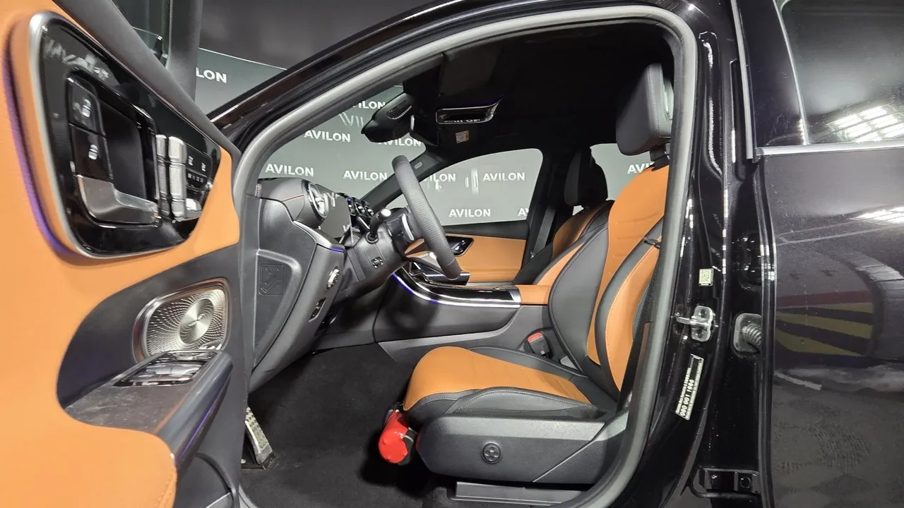 Mercedes-Benz GLC 300 4MATIC 9G-TRONIC (258 л.с.) Черный в АВИЛОН. Слайд №18