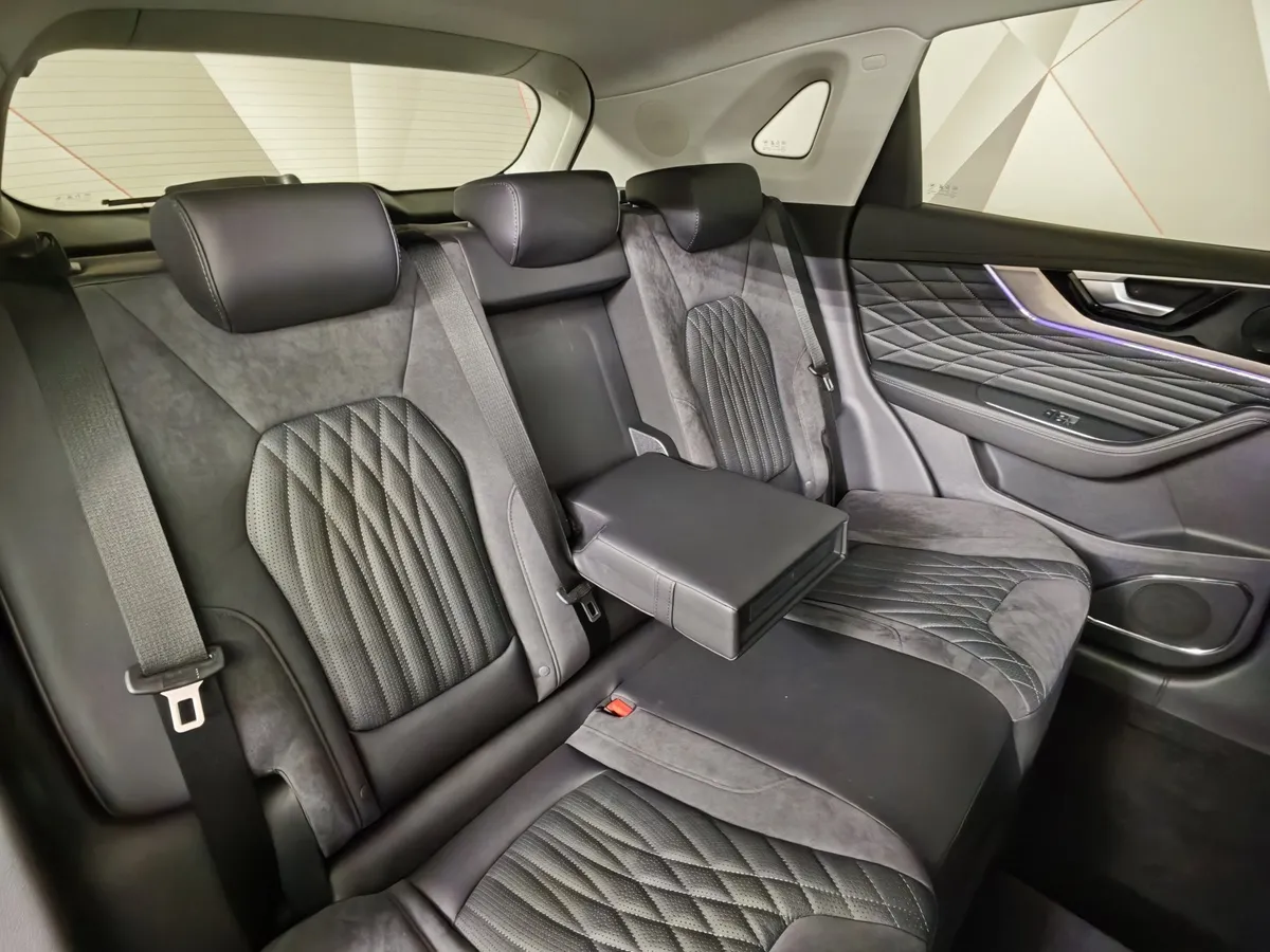 Hongqi HS5 2.0 AT 4WD (224 л.с.) Комфорт Черный в АВИЛОН. Слайд №17