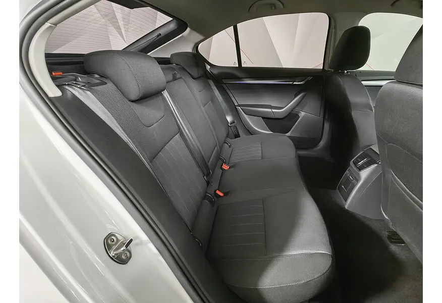 АВИЛОН - Skoda Octavia 1.4 TSI DSG (150 л.с.) Ambition Белый - slide 12