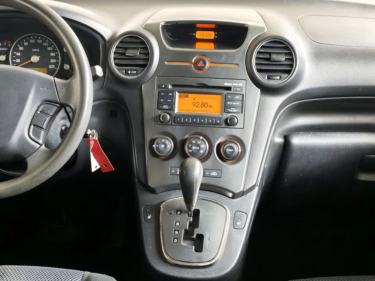Kia Carens 2.0 AT (145 л.с.) Серый в АВИЛОН. Слайд №15