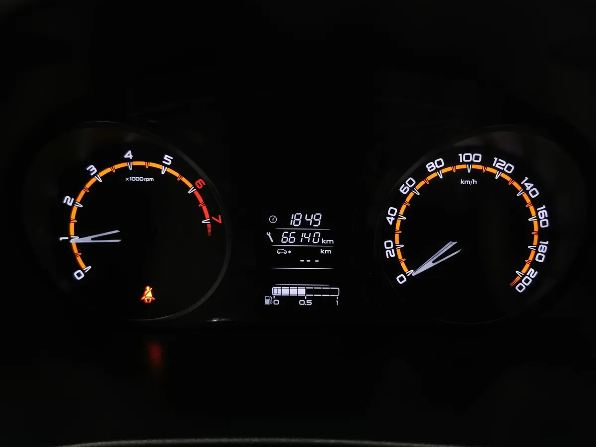 ВАЗ (Lada) Granta 1.6 MT 16кл (98 л.с.) Черный в АВИЛОН. Слайд №17