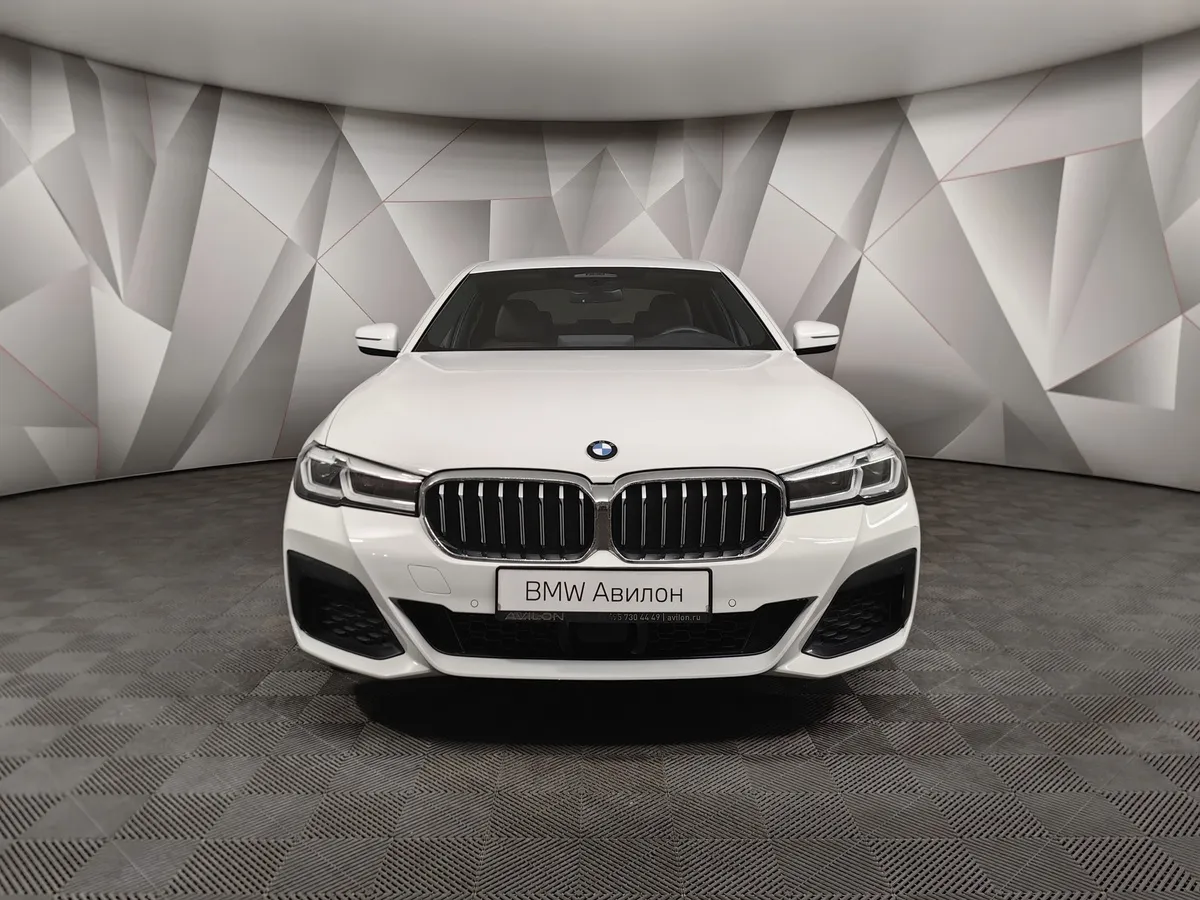 BMW 5 серия 530d xDrive Steptronic (249 л.с.) Base (Локальная сборка) Белый в АВИЛОН. Слайд №3
