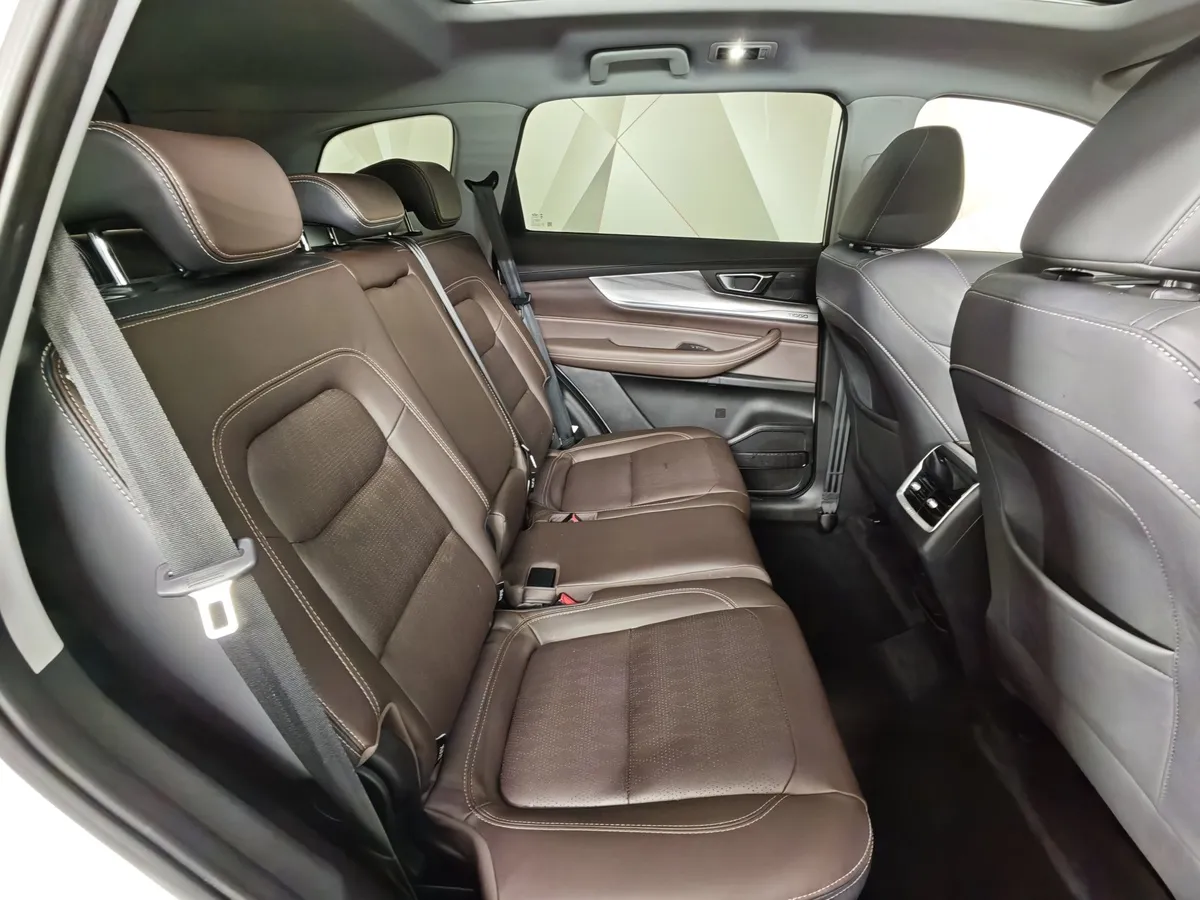 Chery Tiggo 8 Pro 1.6 TGDI DCT7 (186 л.с.) Highline (пакет Ultimate) Белый в АВИЛОН. Слайд №16