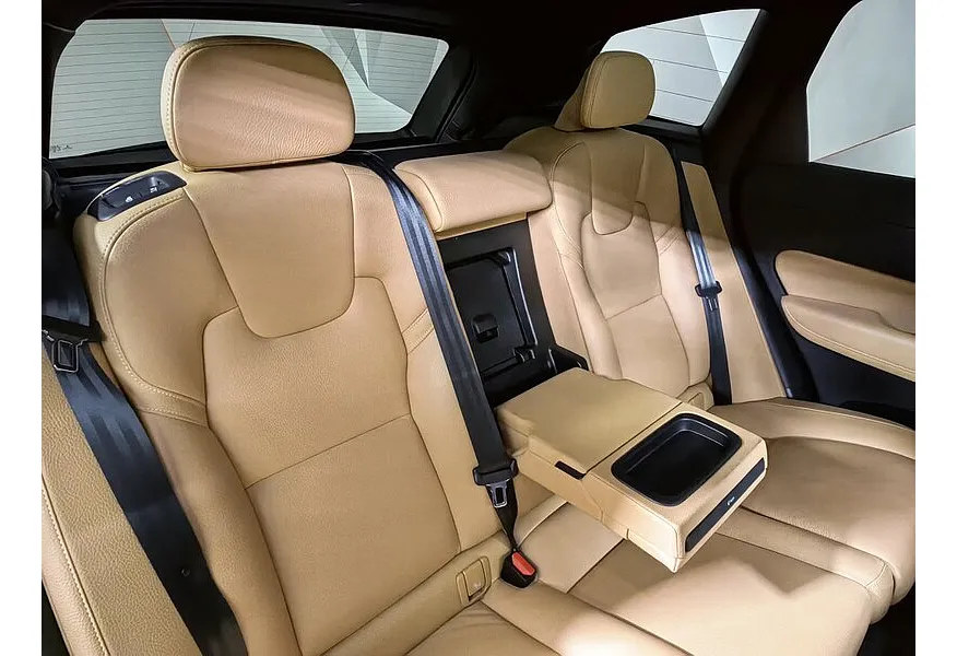 Volvo XC60 2.0 T5 AT AWD (249 л.с.) Inscription Бежевый в АВИЛОН. Слайд №17