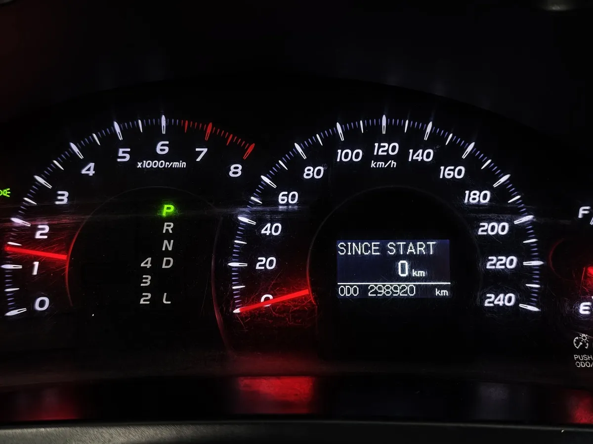Toyota Camry 2.4 VVT-i AT (167 л.с.) Белый в АВИЛОН. Слайд №17