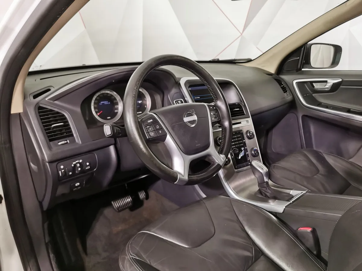 Volvo XC60 2.4 D5 Geartronic AWD (215 л.с.) Белый в АВИЛОН. Слайд №17