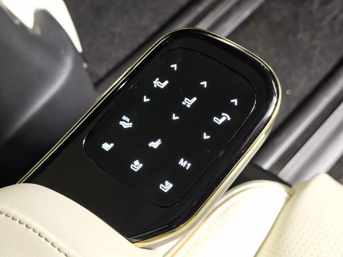 GAC M8 Master series 400T 2.0T AT (232 л.с.) Flagship Edition Черный в АВИЛОН. Слайд №27