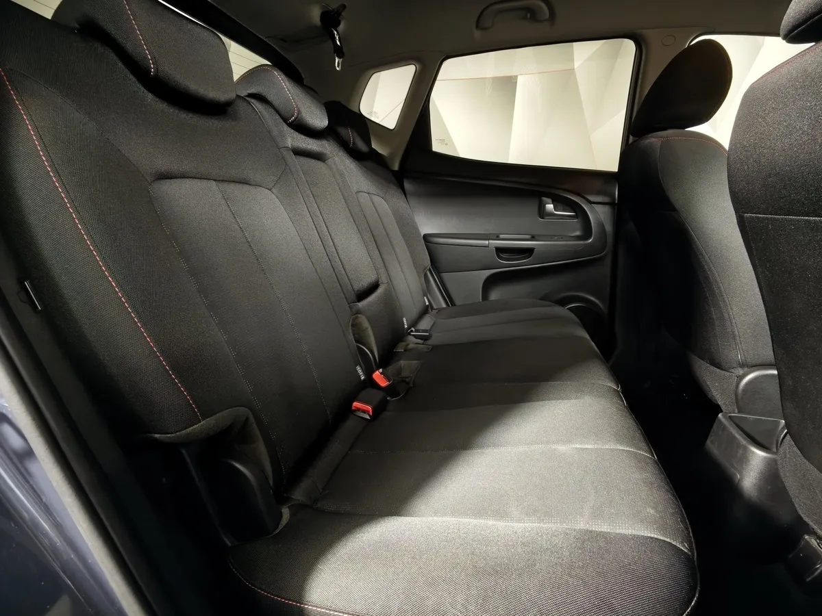 Kia Venga 1.4 MT (90 л.с.) Luxe Синий в АВИЛОН. Слайд №16