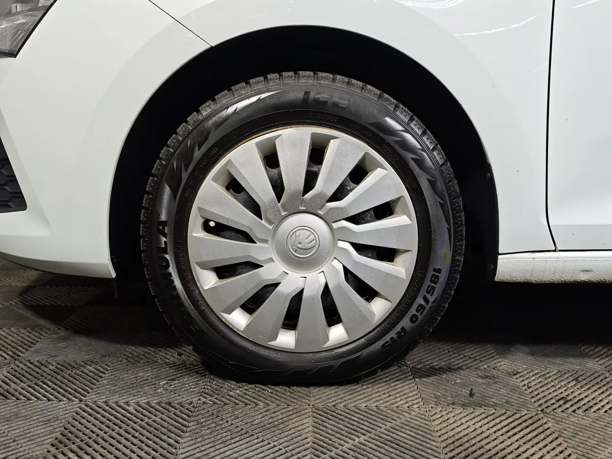 Skoda Rapid 1.6 AT (110 л.с.) Белый в АВИЛОН. Слайд №9