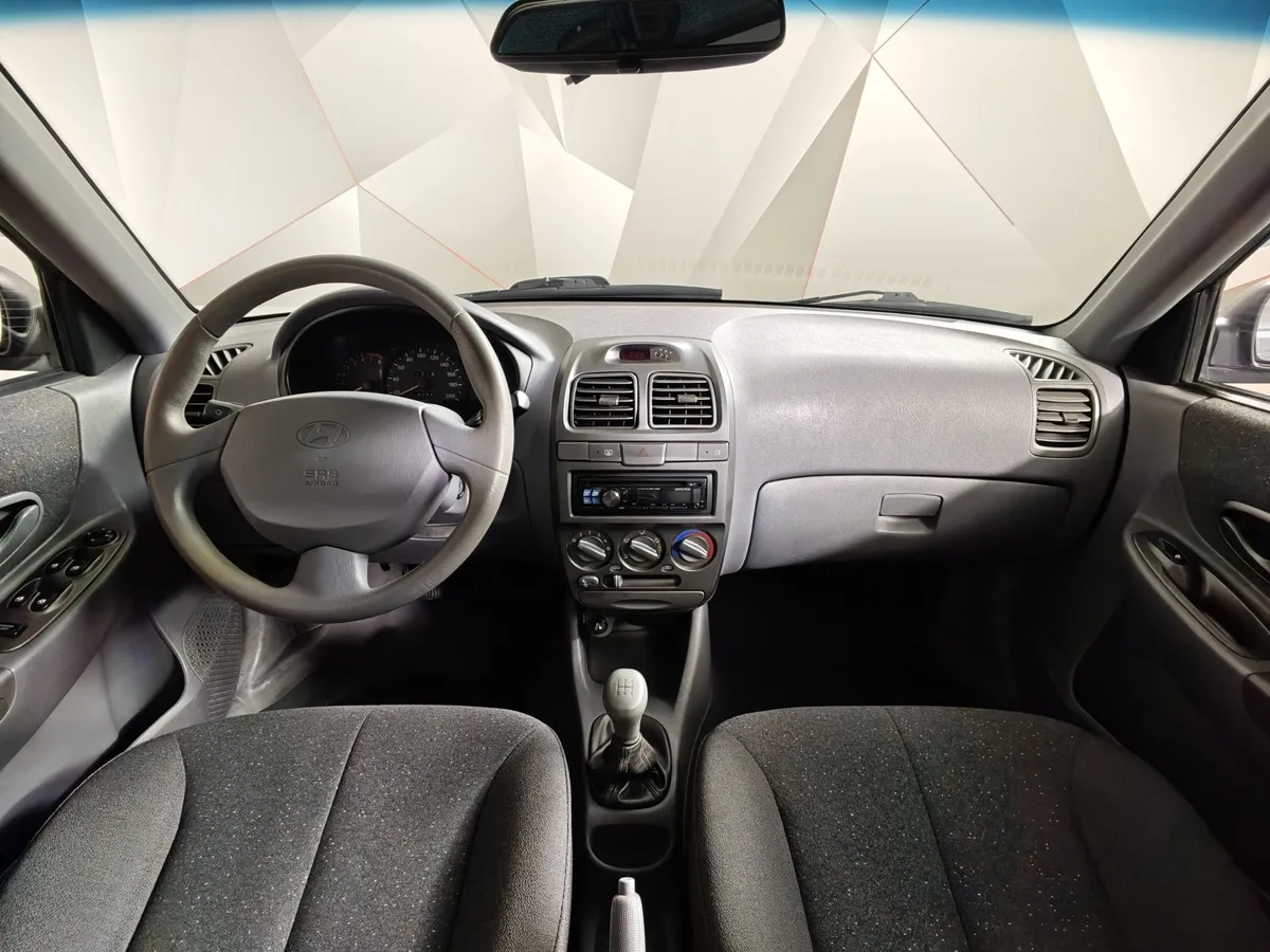 Hyundai Accent 1.5 MT (102 л.с.) Серый в АВИЛОН. Слайд №13