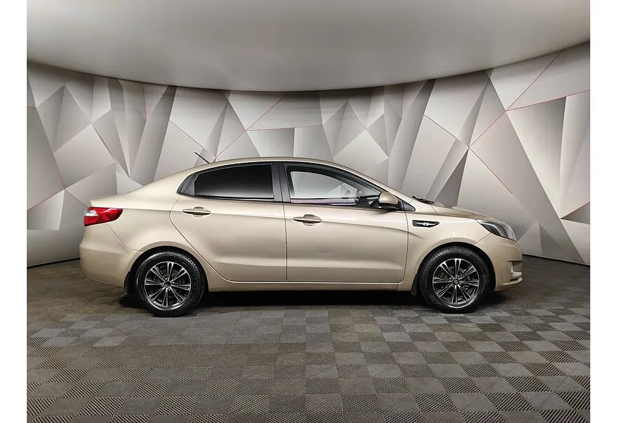 Kia Rio 1.4 MT (107 л.с.) Бежевый в АВИЛОН. Слайд №6