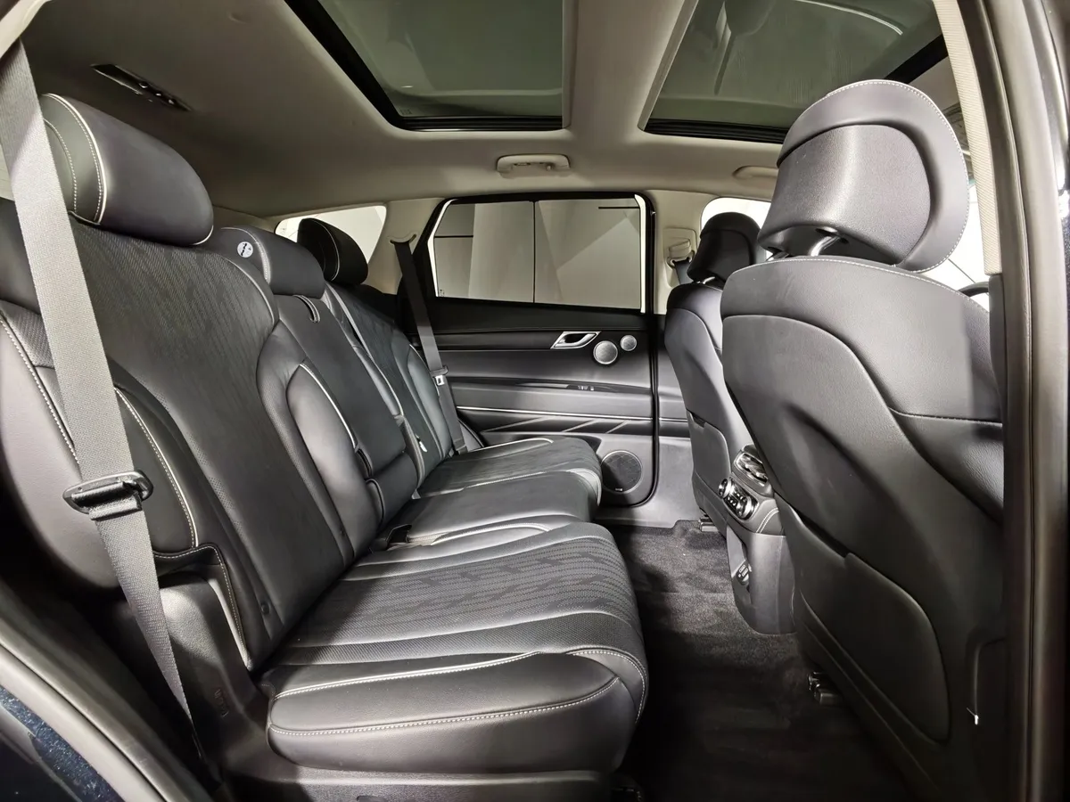 Genesis GV80 3.0D VGT 8AT 4WD (249 л.с.) Luxury + Advanced Smart Sense Черный в АВИЛОН. Слайд №16