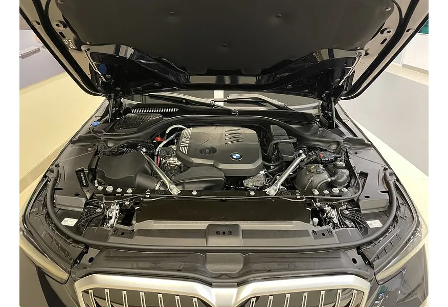 BMW 5 серия 520d xDrive AT (197 л.с.) Черный в АВИЛОН. Слайд №11