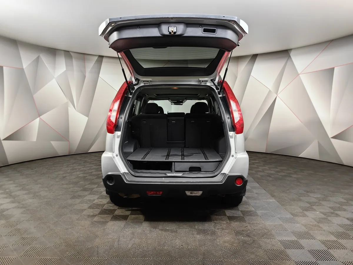 Nissan X-Trail 2.0 CVT AWD (141 л.с.) Серебристый в АВИЛОН. Слайд №12
