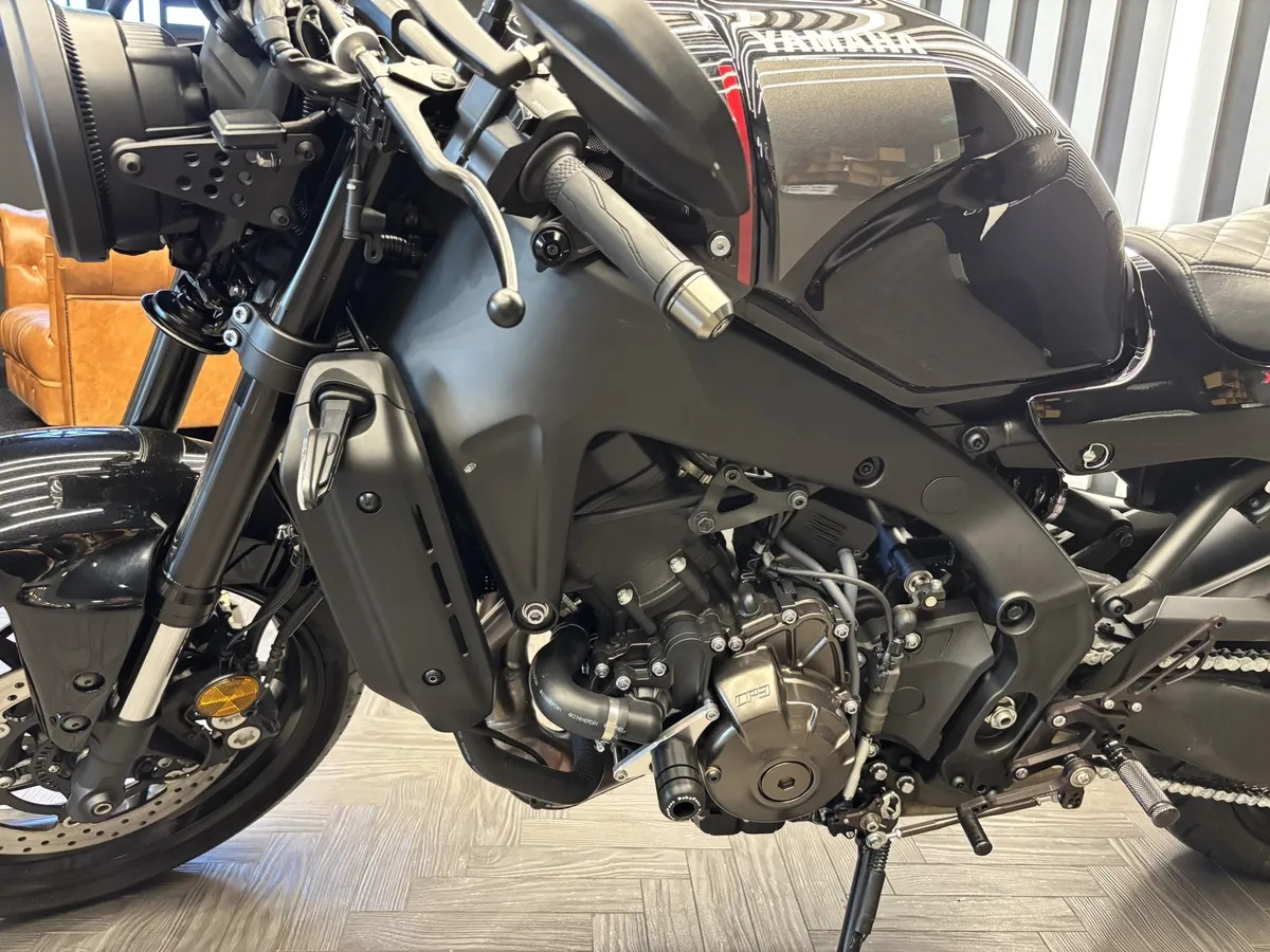 Yamaha XSR900 888 см³ (120 л.с.) (120) 888 Черный в АВИЛОН. Слайд №8