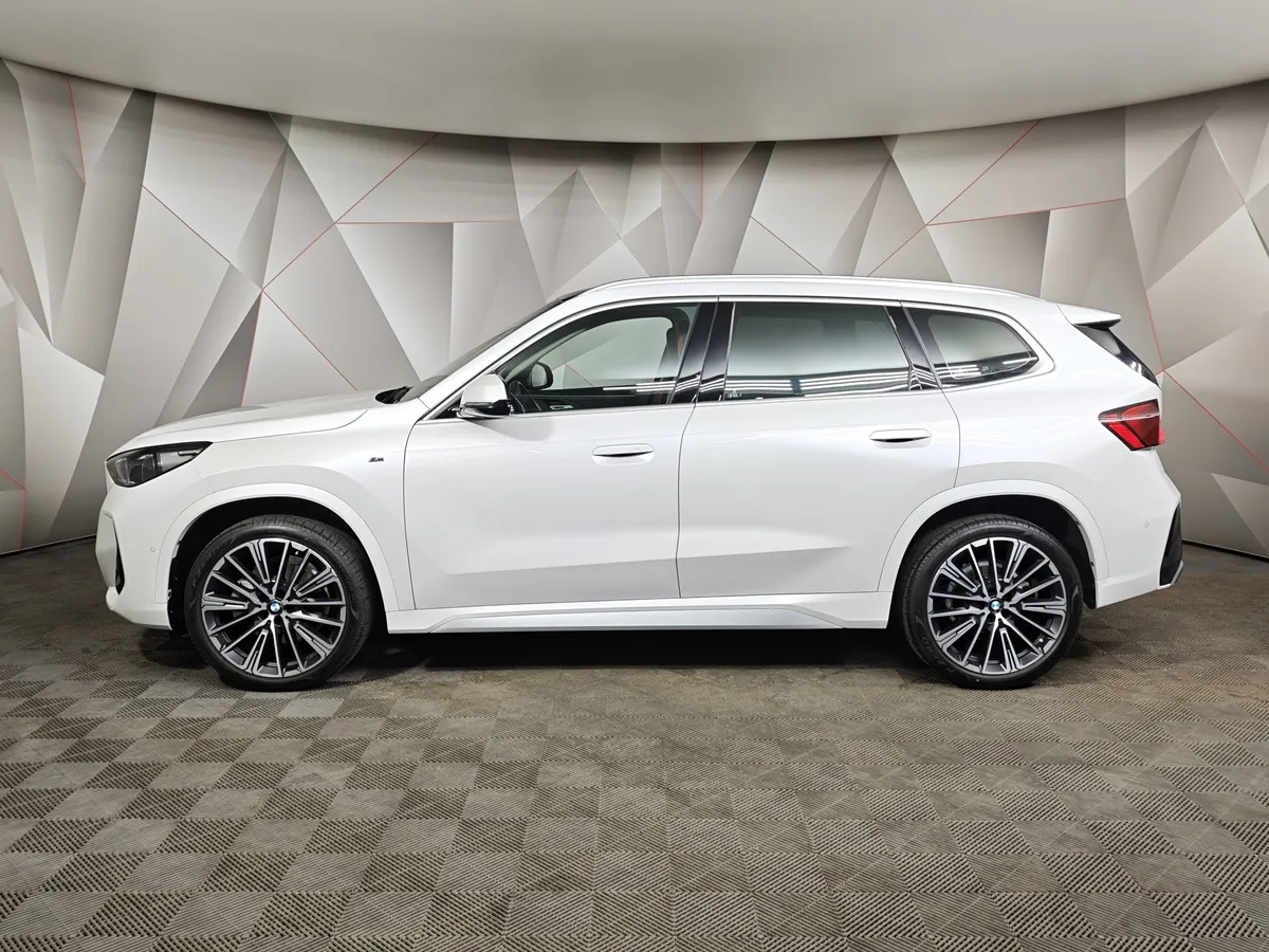BMW X1 xDrive25 Li (204 л.с.) Белый в АВИЛОН. Слайд №5