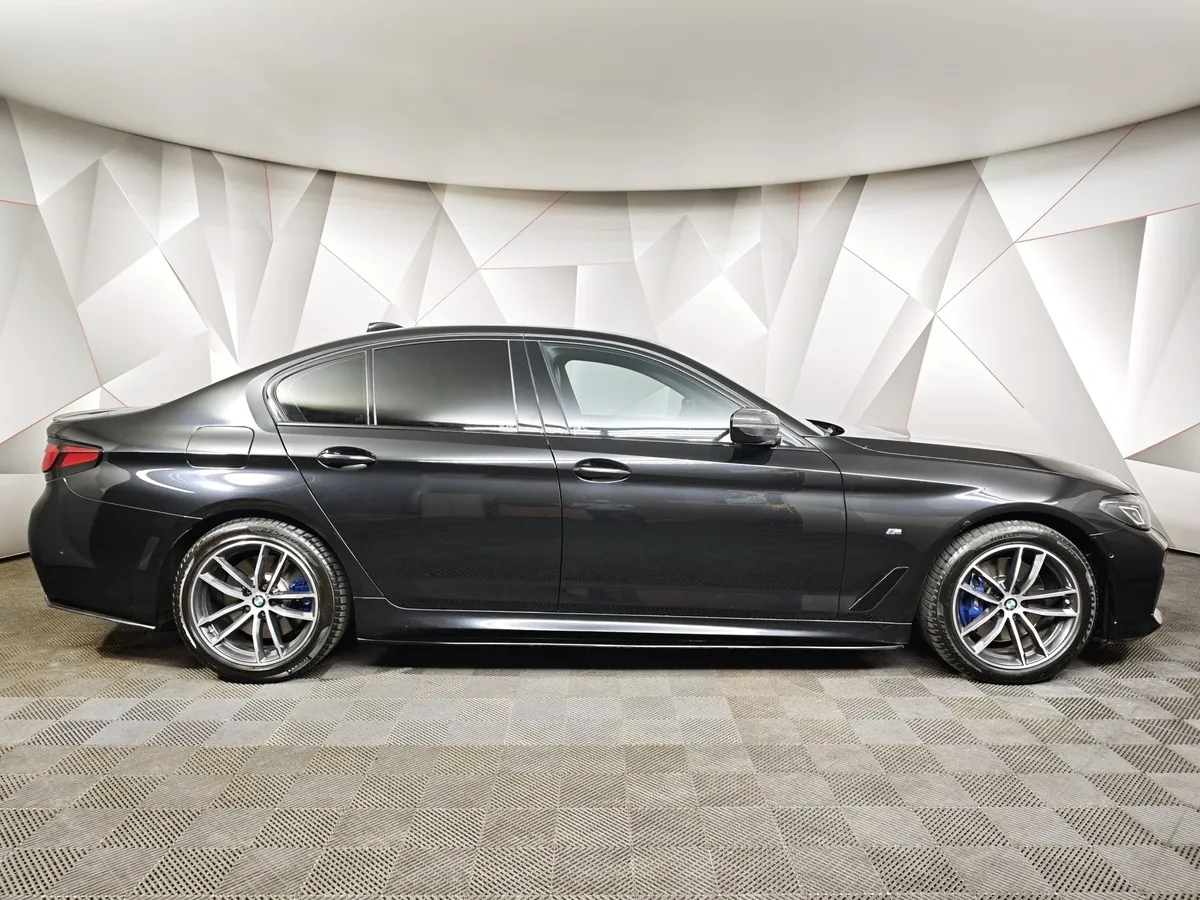 BMW 5 серия 530i xDrive Steptronic (249 л.с.) Черный в АВИЛОН. Слайд №6