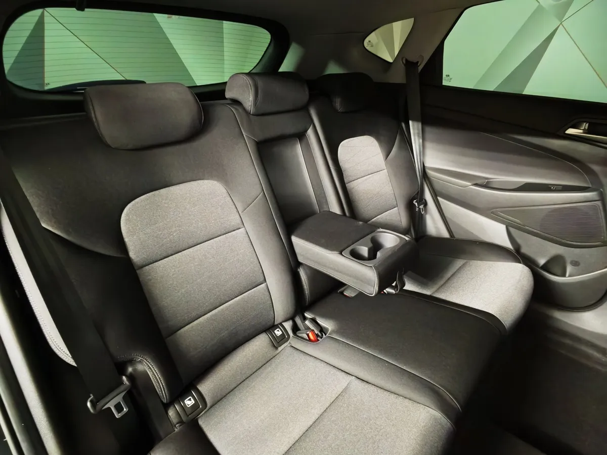 Hyundai Tucson 2.0 (150 л.с.) MPI-6AT-2WD Family Черный в АВИЛОН. Слайд №17