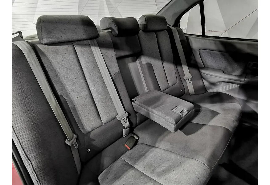 Hyundai Elantra 1.6 MT (105 л.с.) Красный в АВИЛОН. Слайд №12