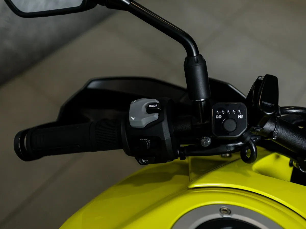 Suzuki V-Strom 800 V-Strom DL 800 DE 800 см³ Желтый в АВИЛОН. Слайд №7