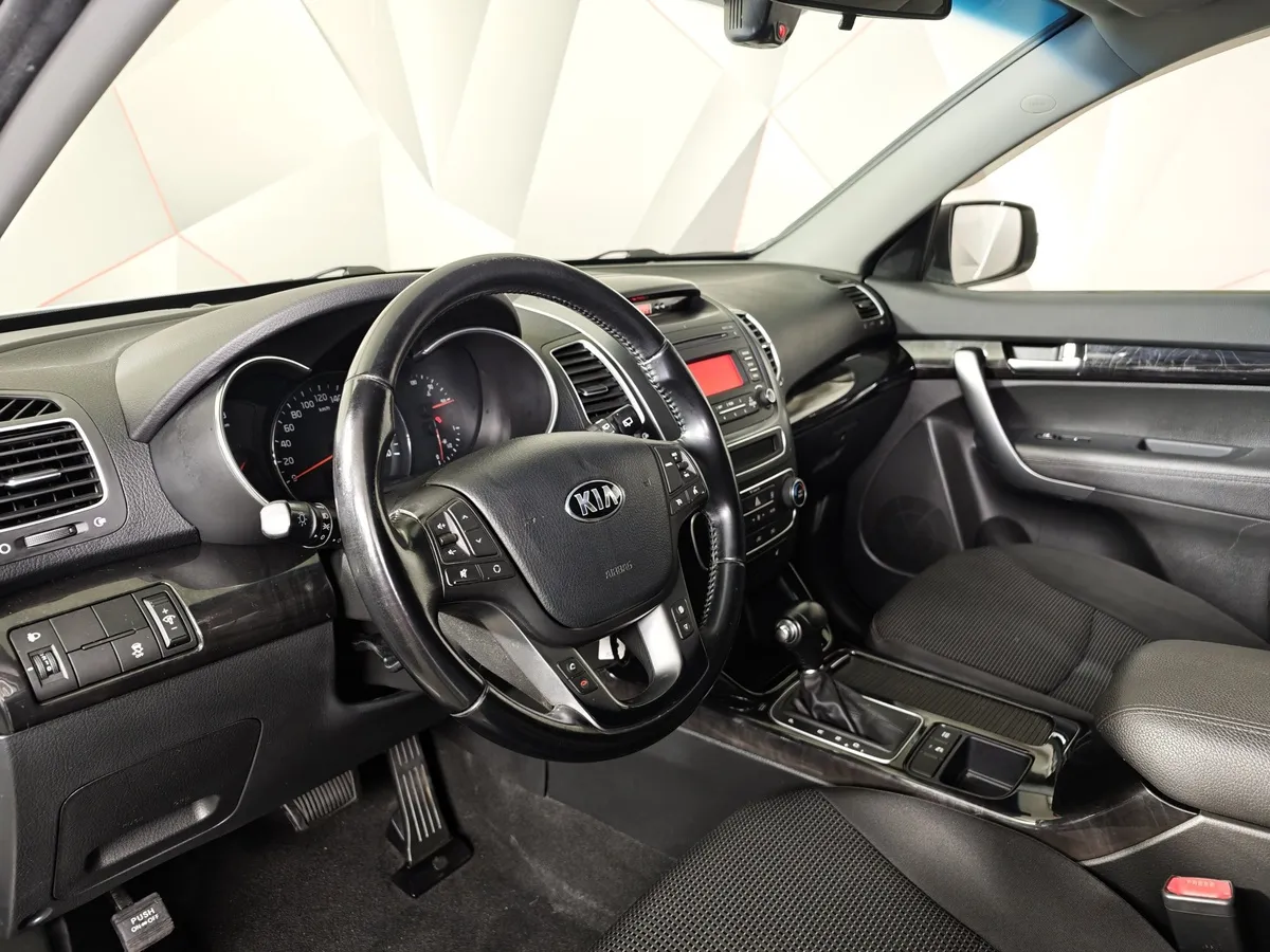 Kia Sorento 2.4 AT (175 л.с.) Classic Белый в АВИЛОН. Слайд №18