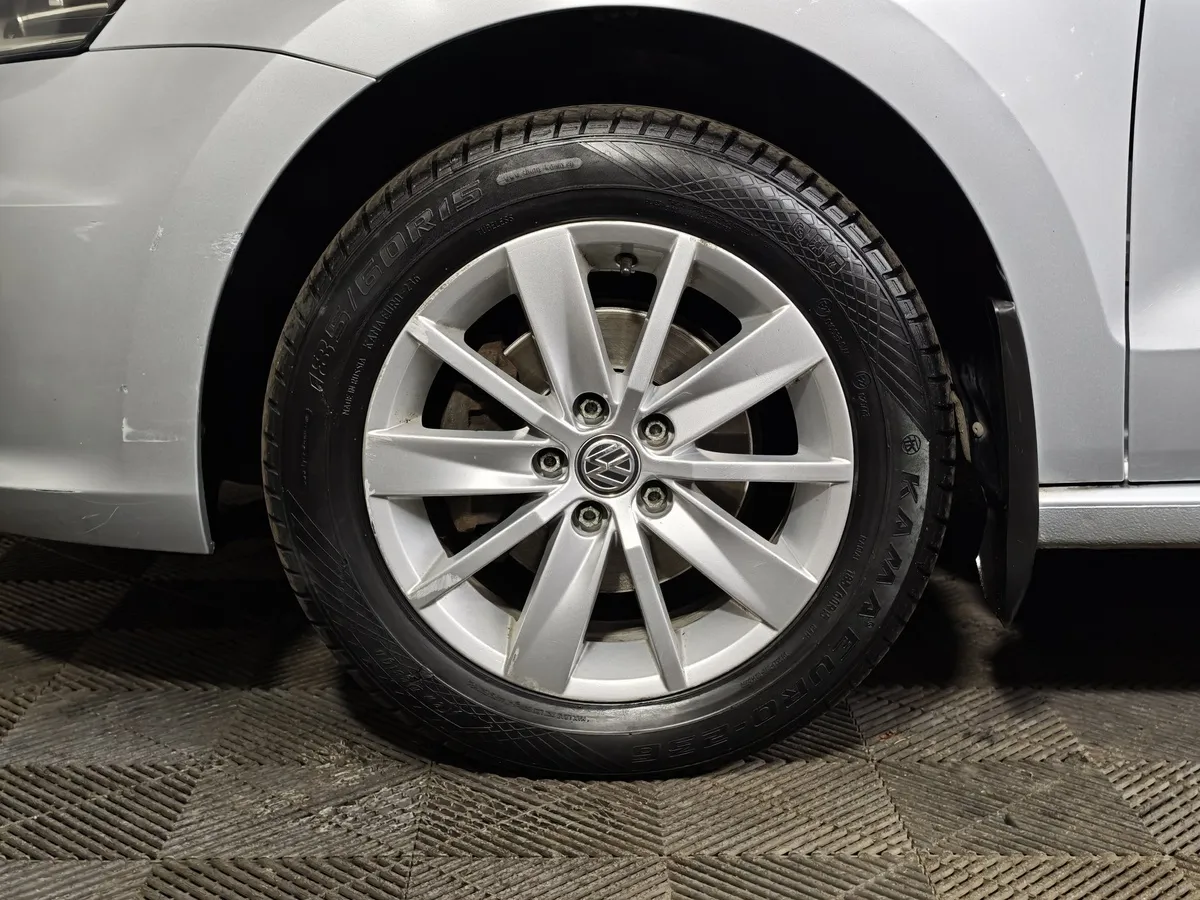 Volkswagen Polo 1.6 MT (105 л.с.) Серебристый в АВИЛОН. Слайд №9