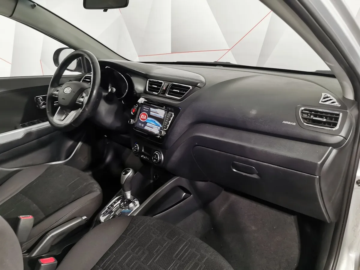 Kia Rio 1.6 AT (123 л.с.) Серебристый в АВИЛОН. Слайд №10
