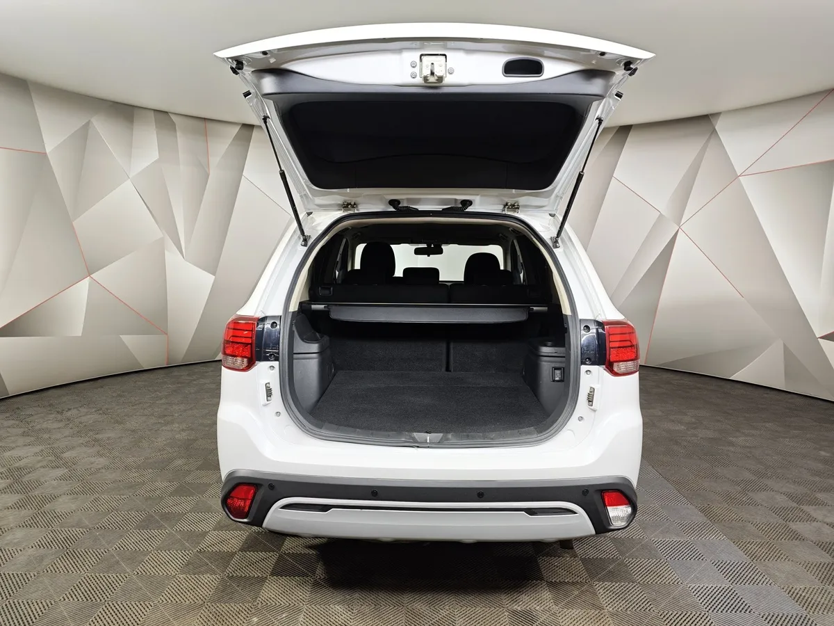 Mitsubishi Outlander 2.0 CVT 4WD (146 л.с.) Instyle E29 Белый в АВИЛОН. Слайд №12