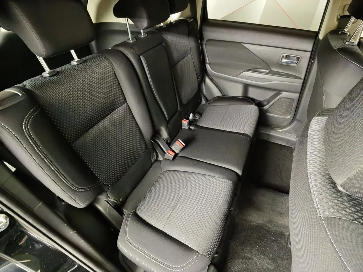 Mitsubishi Outlander 2.0 MIVEC CVT 4WD (146 л.с.) Intense Plus Черный в АВИЛОН. Слайд №17